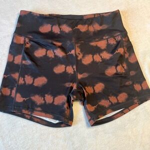 High-Rise Tie-Dye Bike Shorts — Black & Rust